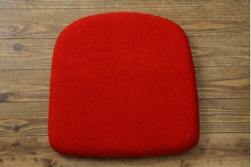 ビンテージ　リプロダクト品　アルネ・ヤコブセン　圧倒的な存在感!!インテリアのアクセントになるエッグチェア　(R-083392)