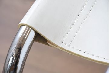 中古　美品　高級リプロダクト品　スティールライン(steelline)社製　マルト・スタムデザイン　S33　モダンで無駄のないフォルムが魅力のカンティレバーチェア4脚セット(本革チェア、ダイニングチェア、アームレスチェア、椅子、イス、バラ売り可能)(定価4脚で約42万円)(R-083393)
