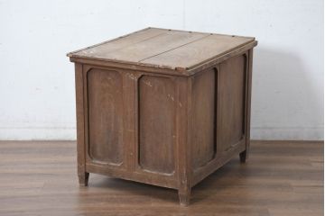 ヨーロッパアンティーク　かわいいデザイン!!　側面の意匠が素敵な展示台(テーブル、デスク、作業台、飾り台、ディスプレイ台)(R-083394)