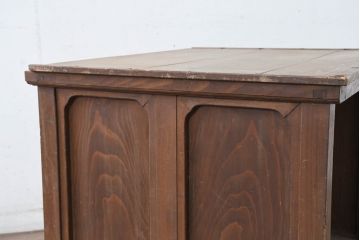 ヨーロッパアンティーク　かわいいデザイン!!　側面の意匠が素敵な展示台(テーブル、デスク、作業台、飾り台、ディスプレイ台)(R-083394)