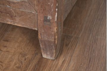ヨーロッパアンティーク　かわいいデザイン!!　側面の意匠が素敵な展示台(テーブル、デスク、作業台、飾り台、ディスプレイ台)(R-083394)
