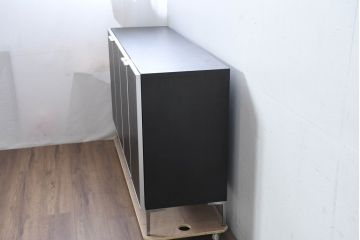 中古　美品!!　展示品　松永家具(MATSUNAGA )　人気シリーズ　ピアット(piatto)　スタイリッシュで洗練された雰囲気を演出するブラックカラーのローキャビネット(サイドボード、サイドキャビネット、収納棚、戸棚)(定価約17万円)(R-083395)