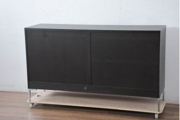 中古　美品!!　展示品　松永家具(MATSUNAGA )　人気シリーズ　ピアット(piatto)　スタイリッシュで洗練された雰囲気を演出するブラックカラーのローキャビネット(サイドボード、サイドキャビネット、収納棚、戸棚)(定価約17万円)(R-083395)