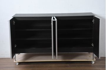 中古　美品!!　展示品　松永家具(MATSUNAGA )　人気シリーズ　ピアット(piatto)　スタイリッシュで洗練された雰囲気を演出するブラックカラーのローキャビネット(サイドボード、サイドキャビネット、収納棚、戸棚)(定価約17万円)(R-083395)