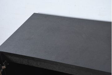 中古　美品!!　展示品　松永家具(MATSUNAGA )　人気シリーズ　ピアット(piatto)　スタイリッシュで洗練された雰囲気を演出するブラックカラーのローキャビネット(サイドボード、サイドキャビネット、収納棚、戸棚)(定価約17万円)(R-083395)