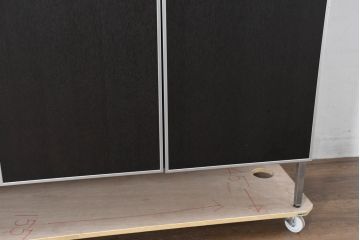 中古　美品!!　展示品　松永家具(MATSUNAGA )　人気シリーズ　ピアット(piatto)　スタイリッシュで洗練された雰囲気を演出するブラックカラーのローキャビネット(サイドボード、サイドキャビネット、収納棚、戸棚)(定価約17万円)(R-083395)
