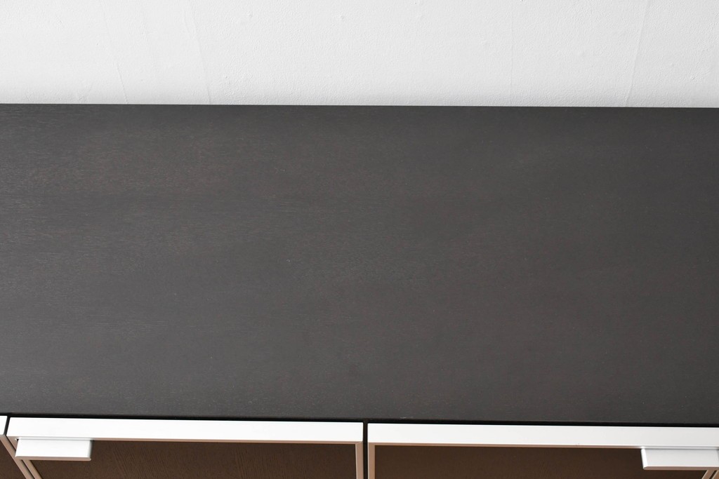 中古　美品!!　展示品　松永家具(MATSUNAGA )　人気シリーズ　ピアット(piatto)　スタイリッシュで洗練された雰囲気を演出するブラックカラーのローキャビネット(サイドボード、サイドキャビネット、収納棚、戸棚)(定価約17万円)(R-083395)