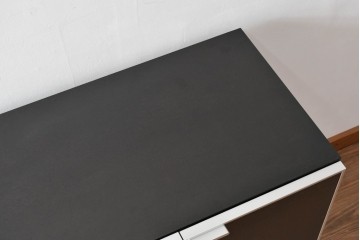 中古　美品!!　展示品　松永家具(MATSUNAGA )　人気シリーズ　ピアット(piatto)　スタイリッシュで洗練された雰囲気を演出するブラックカラーのローキャビネット(サイドボード、サイドキャビネット、収納棚、戸棚)(定価約17万円)(R-083395)