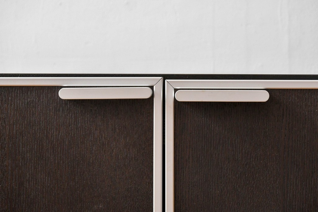 中古　美品!!　展示品　松永家具(MATSUNAGA )　人気シリーズ　ピアット(piatto)　スタイリッシュで洗練された雰囲気を演出するブラックカラーのローキャビネット(サイドボード、サイドキャビネット、収納棚、戸棚)(定価約17万円)(R-083395)