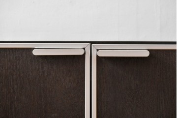 中古　美品!!　展示品　松永家具(MATSUNAGA )　人気シリーズ　ピアット(piatto)　スタイリッシュで洗練された雰囲気を演出するブラックカラーのローキャビネット(サイドボード、サイドキャビネット、収納棚、戸棚)(定価約17万円)(R-083395)