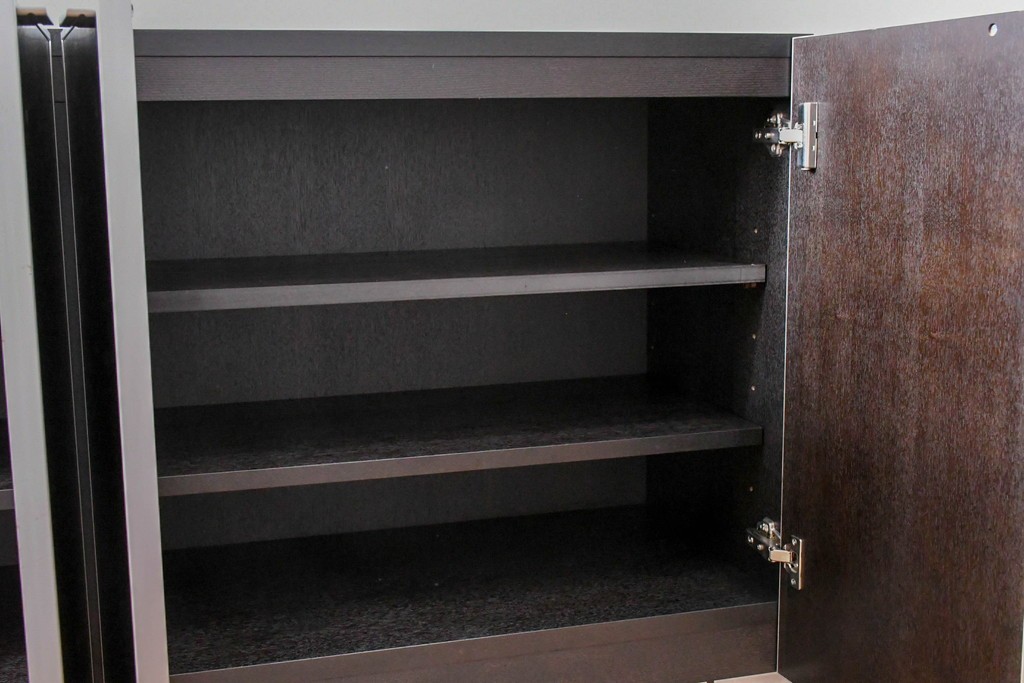 中古　美品!!　展示品　松永家具(MATSUNAGA )　人気シリーズ　ピアット(piatto)　スタイリッシュで洗練された雰囲気を演出するブラックカラーのローキャビネット(サイドボード、サイドキャビネット、収納棚、戸棚)(定価約17万円)(R-083395)