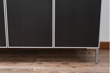 中古　美品!!　展示品　松永家具(MATSUNAGA )　人気シリーズ　ピアット(piatto)　スタイリッシュで洗練された雰囲気を演出するブラックカラーのローキャビネット(サイドボード、サイドキャビネット、収納棚、戸棚)(定価約17万円)(R-083395)