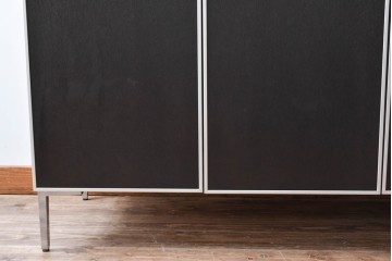 中古　美品!!　展示品　松永家具(MATSUNAGA )　人気シリーズ　ピアット(piatto)　スタイリッシュで洗練された雰囲気を演出するブラックカラーのローキャビネット(サイドボード、サイドキャビネット、収納棚、戸棚)(定価約17万円)(R-083395)