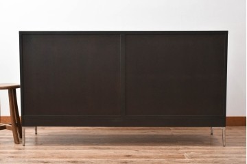 中古　美品!!　展示品　松永家具(MATSUNAGA )　人気シリーズ　ピアット(piatto)　スタイリッシュで洗練された雰囲気を演出するブラックカラーのローキャビネット(サイドボード、サイドキャビネット、収納棚、戸棚)(定価約17万円)(R-083395)