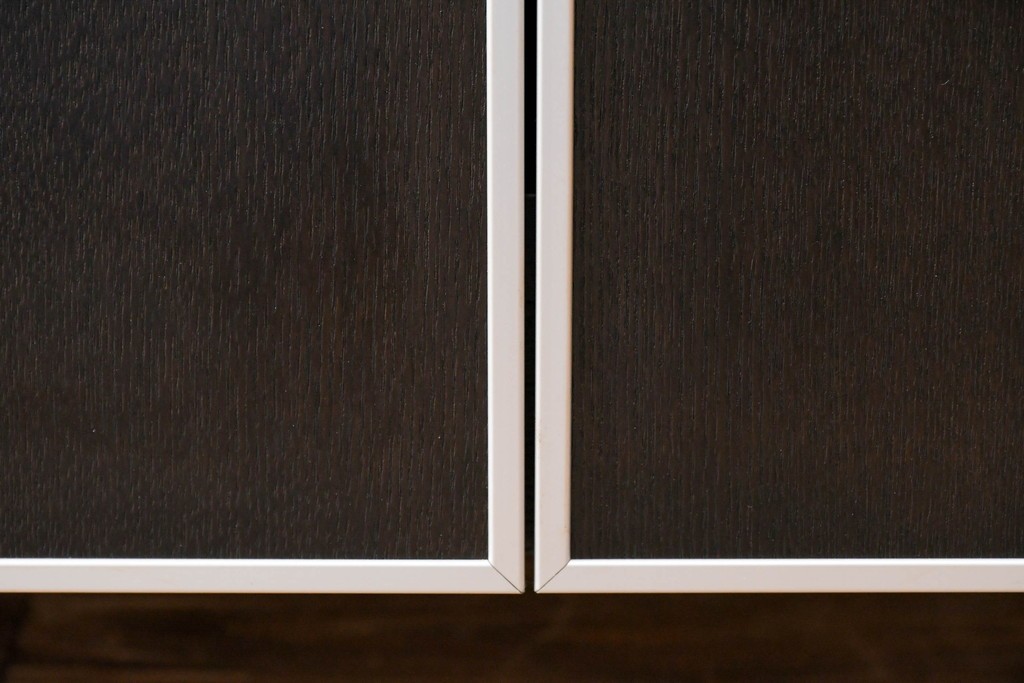 中古　美品!!　展示品　松永家具(MATSUNAGA )　人気シリーズ　ピアット(piatto)　スタイリッシュで洗練された雰囲気を演出するブラックカラーのローキャビネット(サイドボード、サイドキャビネット、収納棚、戸棚)(定価約17万円)(R-083395)