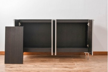 中古　美品!!　展示品　松永家具(MATSUNAGA )　人気シリーズ　ピアット(piatto)　スタイリッシュで洗練された雰囲気を演出するブラックカラーのローキャビネット(サイドボード、サイドキャビネット、収納棚、戸棚)(定価約17万円)(R-083395)