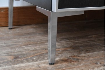 中古　美品!!　展示品　松永家具(MATSUNAGA )　人気シリーズ　ピアット(piatto)　スタイリッシュで洗練された雰囲気を演出するブラックカラーのローキャビネット(サイドボード、サイドキャビネット、収納棚、戸棚)(定価約17万円)(R-083395)