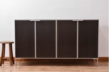 中古　美品!!　展示品　松永家具(MATSUNAGA )　人気シリーズ　ピアット(piatto)　スタイリッシュで洗練された雰囲気を演出するブラックカラーのローキャビネット(サイドボード、サイドキャビネット、収納棚、戸棚)(定価約17万円)(R-083395)