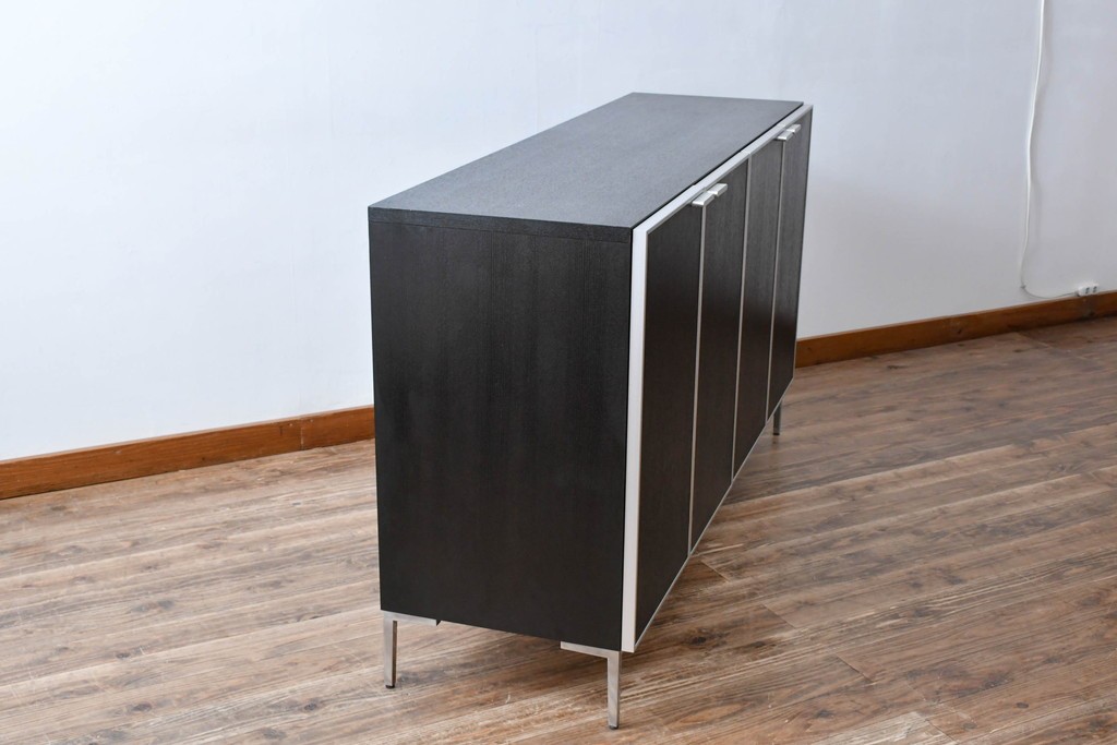 中古　美品!!　展示品　松永家具(MATSUNAGA )　人気シリーズ　ピアット(piatto)　スタイリッシュで洗練された雰囲気を演出するブラックカラーのローキャビネット(サイドボード、サイドキャビネット、収納棚、戸棚)(定価約17万円)(R-083395)