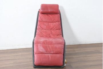 ビンテージ　希少品!!　国内ではまず見ない赤×黒×近未来フォルムの回転式本革(レザー)リクライニングパーソナルチェア(カウチソファ、1Pソファ、1人掛けソファ、一人掛けソファ、イージーチェア、ヴィンテージ)(R-083396)