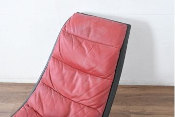 ビンテージ　希少品!!　国内ではまず見ない赤×黒×近未来フォルムの回転式本革(レザー)リクライニングパーソナルチェア(カウチソファ、1Pソファ、1人掛けソファ、一人掛けソファ、イージーチェア、ヴィンテージ)(R-083396)