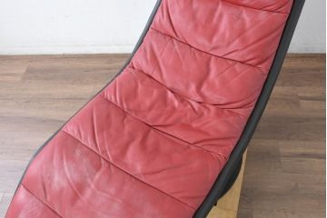 ビンテージ　希少品!!　国内ではまず見ない赤×黒×近未来フォルムの回転式本革(レザー)リクライニングパーソナルチェア(カウチソファ、1Pソファ、1人掛けソファ、一人掛けソファ、イージーチェア、ヴィンテージ)(R-083396)