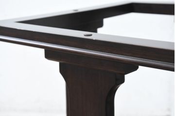 中古　希少品!!　クラシカルモダンデザイン　スモークガラストップ越しに映える美しい構造のコーヒーテーブル(ラウドテーブル、ガラステーブル、カクテルテーブル、リビングテーブル)(定価約20万円)(R-083397)