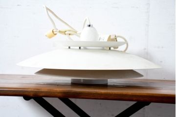 中古　美品　YAMAGIWA(ヤマギワ)　Louis Poulsen(ルイスポールセン)風　洗練されたフォルムが目を引くペンダントライト(天井照明、吊り下げ照明)(R-083404)