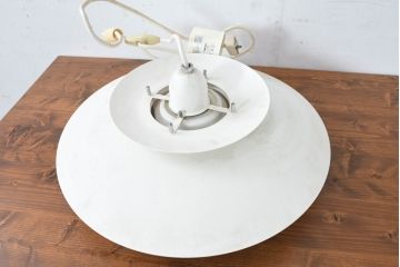 中古　美品　YAMAGIWA(ヤマギワ)　Louis Poulsen(ルイスポールセン)風　洗練されたフォルムが目を引くペンダントライト(天井照明、吊り下げ照明)(R-083404)