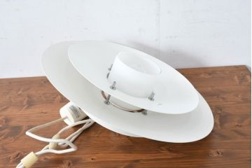 中古　美品　YAMAGIWA(ヤマギワ)　Louis Poulsen(ルイスポールセン)風　洗練されたフォルムが目を引くペンダントライト(天井照明、吊り下げ照明)(R-083404)