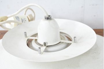 中古　美品　YAMAGIWA(ヤマギワ)　Louis Poulsen(ルイスポールセン)風　洗練されたフォルムが目を引くペンダントライト(天井照明、吊り下げ照明)(R-083404)