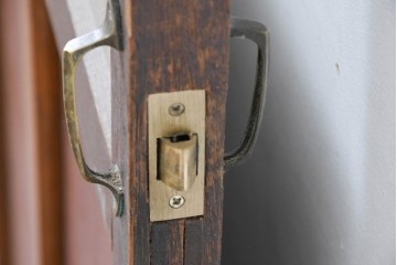 ヴィンテージ建具　昭和中期　デザインガラス入りのレトロなガラス扉1枚　(R-083405)