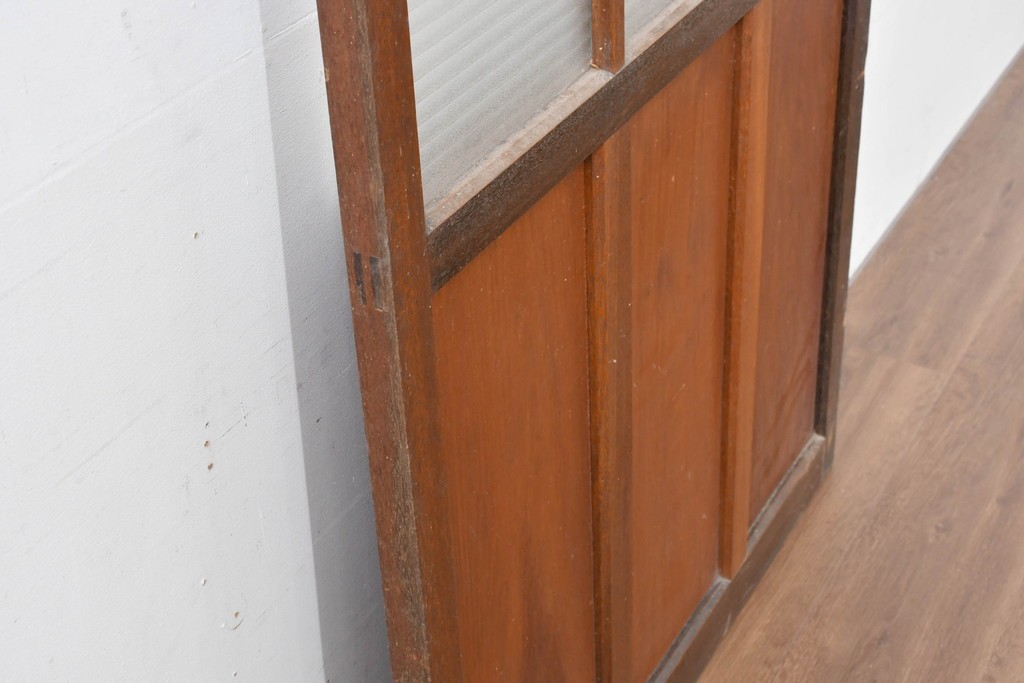 ヴィンテージ建具　昭和中期　デザインガラス入りのレトロなガラス扉1枚　(R-083405)