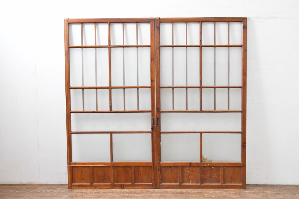 ヴィンテージ建具　昭和中期　和の雰囲気を引き立てるガラス戸2枚セット　(R-083406)