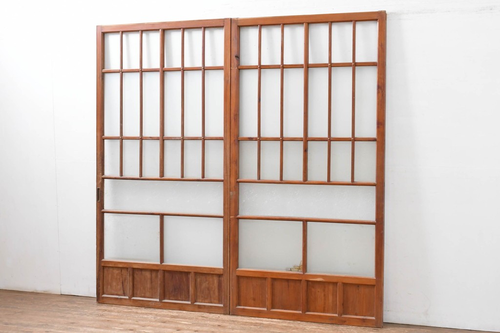 ヴィンテージ建具　昭和中期　和の雰囲気を引き立てるガラス戸2枚セット　(R-083406)
