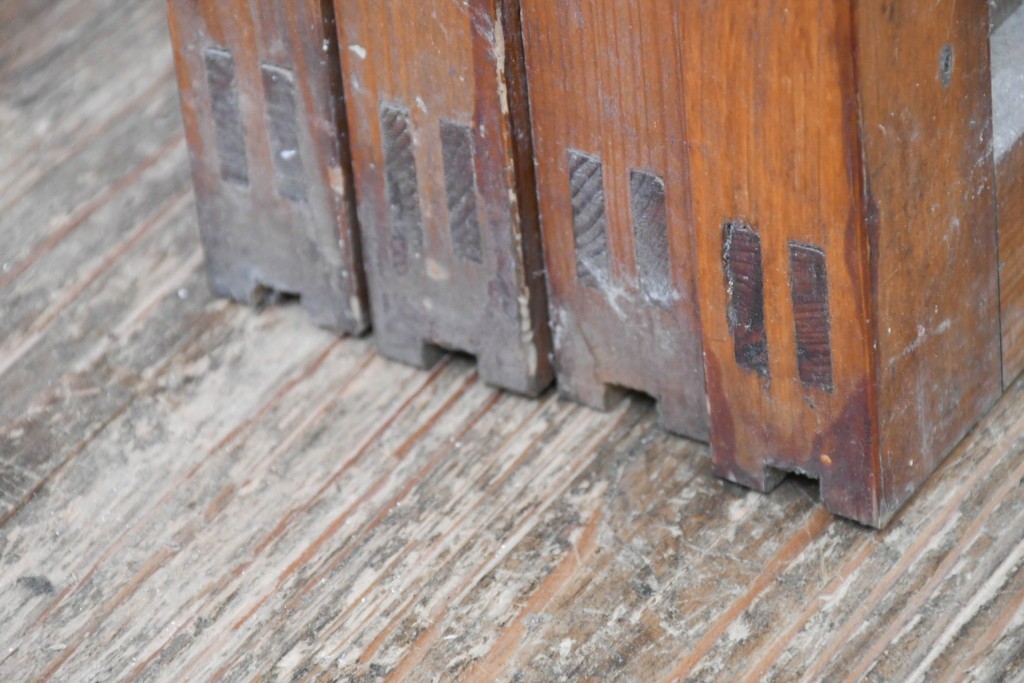 ヴィンテージ建具　昭和中期　素朴な格子デザインのガラス戸4枚セット　(R-083408)