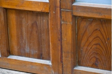 ヴィンテージ建具　昭和中期　素朴な格子デザインのガラス戸4枚セット　(R-083408)