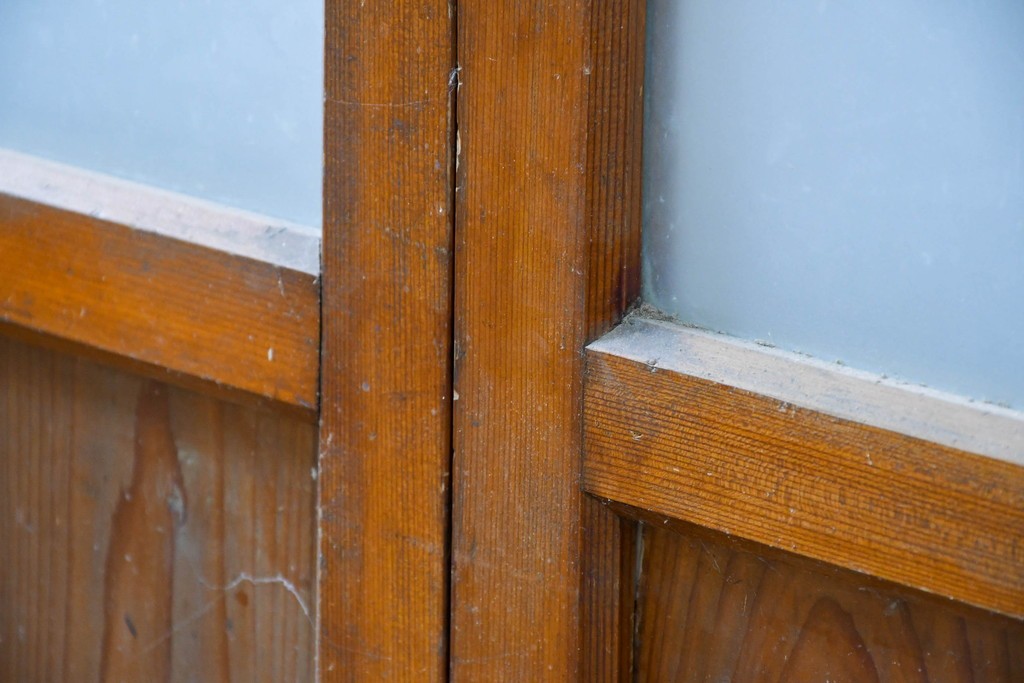 ヴィンテージ建具　昭和中期　素朴な格子デザインのガラス戸4枚セット　(R-083408)