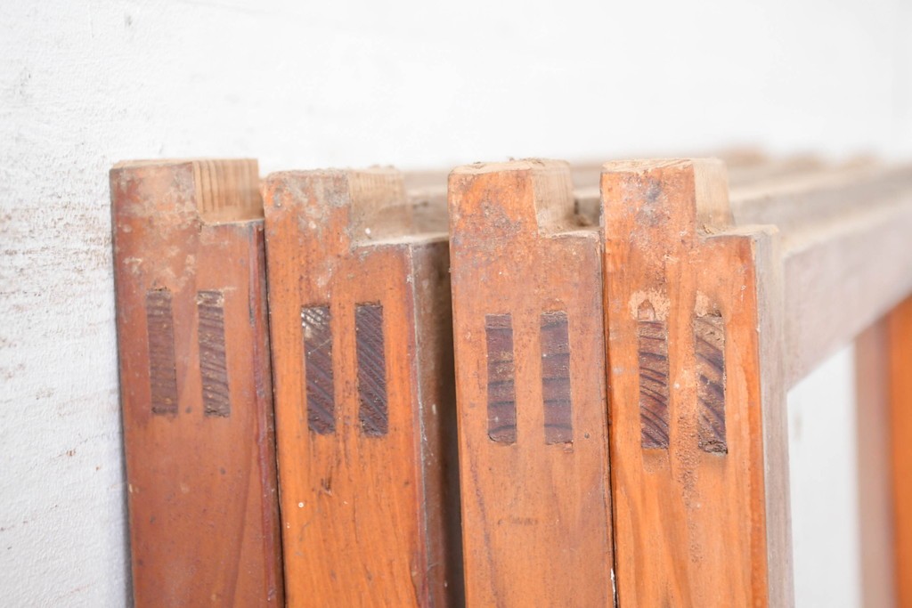 ヴィンテージ建具　昭和中期　ひし形を描く格子意匠のガラス戸4枚セット　(R-083409)