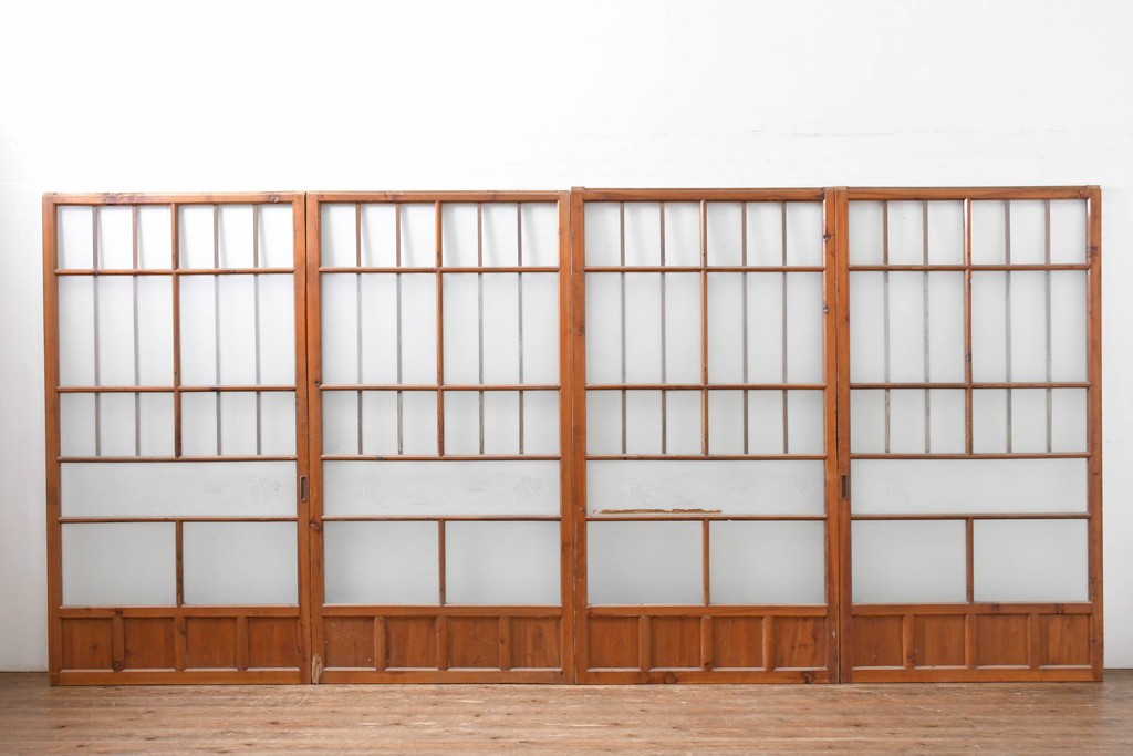 ヴィンテージ建具　昭和中期　ひし形を描く格子意匠のガラス戸4枚セット　(R-083411)