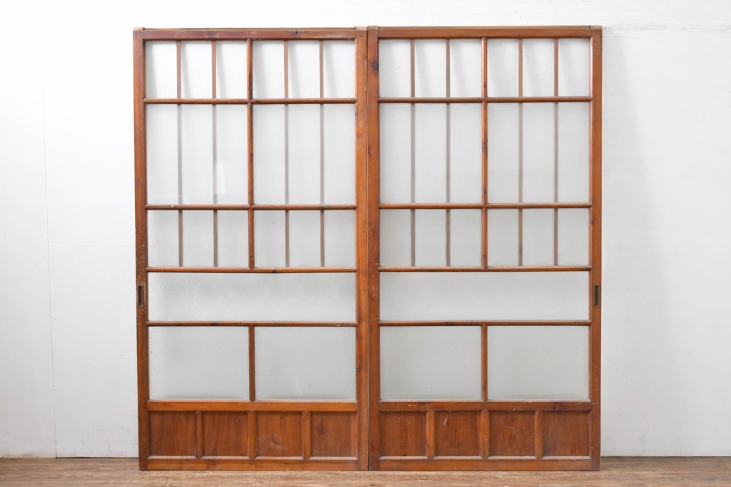 ヴィンテージ建具　昭和中期　和の雰囲気を引き立てるガラス戸2枚セット　(R-083412)