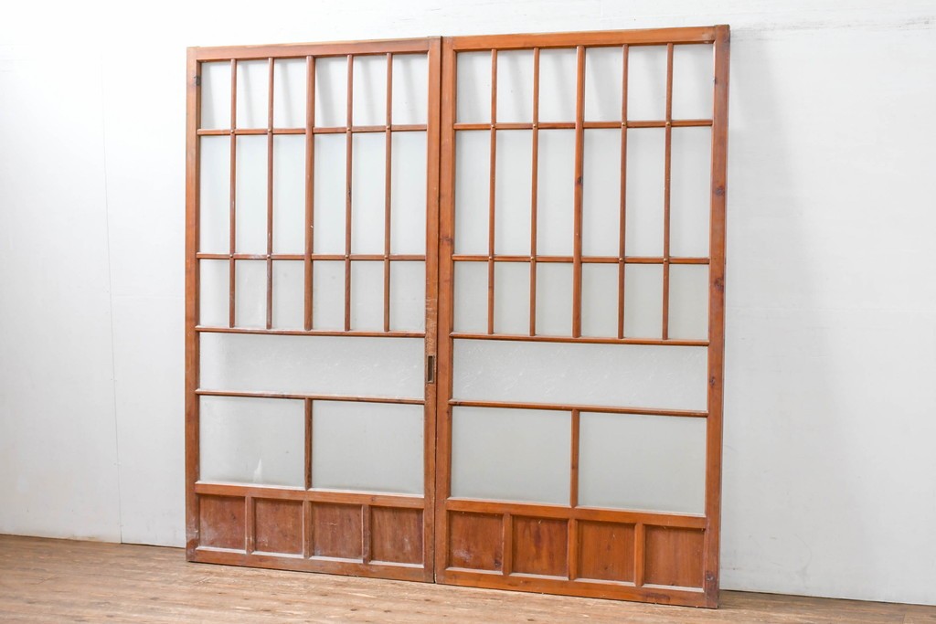 ヴィンテージ建具　昭和中期　和の雰囲気を引き立てるガラス戸2枚セット　(R-083412)