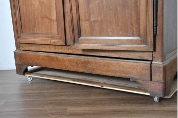 フランスアンティーク　ブラックウォールナット無垢材が使われた贅沢な逸品!!　分解可能な特大アルモワールキャビネット(ワードローブ、洋服タンス、収納棚、戸棚、食器棚、本棚)(R-083414)