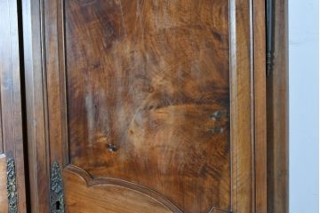 フランスアンティーク　ブラックウォールナット無垢材が使われた贅沢な逸品!!　分解可能な特大アルモワールキャビネット(ワードローブ、洋服タンス、収納棚、戸棚、食器棚、本棚)(R-083414)
