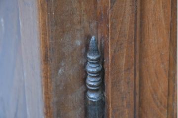 フランスアンティーク　ブラックウォールナット無垢材が使われた贅沢な逸品!!　分解可能な特大アルモワールキャビネット(ワードローブ、洋服タンス、収納棚、戸棚、食器棚、本棚)(R-083414)