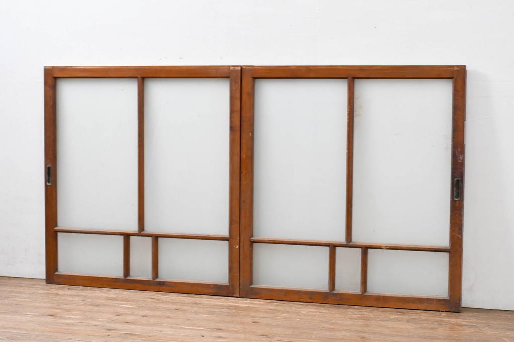 アンティーク建具　昭和初期　素朴な佇まいのガラス窓2枚セット　(R-083416)