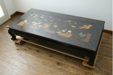 和製ヴィンテージ　超美品　民芸家具　総紫檀(シタン)彫刻　花鳥図と龍の総彫りが高級感たっぷりなガラス天板付き座卓　(R-083418)