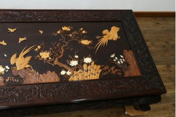 和製ヴィンテージ　超美品　民芸家具　総紫檀(シタン)彫刻　花鳥図と龍の総彫りが高級感たっぷりなガラス天板付き座卓　(R-083418)