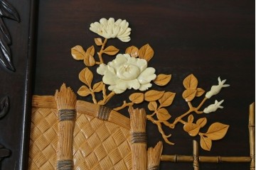 和製ヴィンテージ　超美品　民芸家具　総紫檀(シタン)彫刻　花鳥図と龍の総彫りが高級感たっぷりなガラス天板付き座卓　(R-083418)