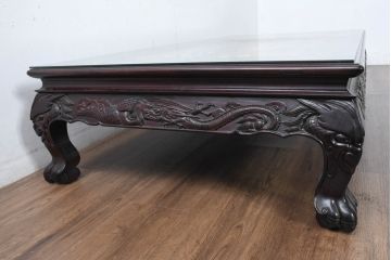 中古　超美品　民芸家具　総紫檀(シタン)彫刻　花鳥図と龍の総彫りが高級感たっぷりなガラス天板付き座卓(ローテーブル、センターテーブル、リビングテーブル)(R-083418)